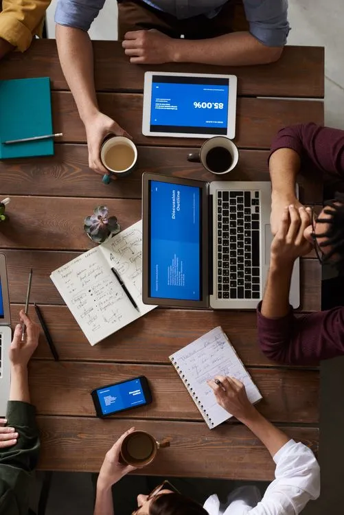 Timeline expectations across brand identity design services engagement tiers