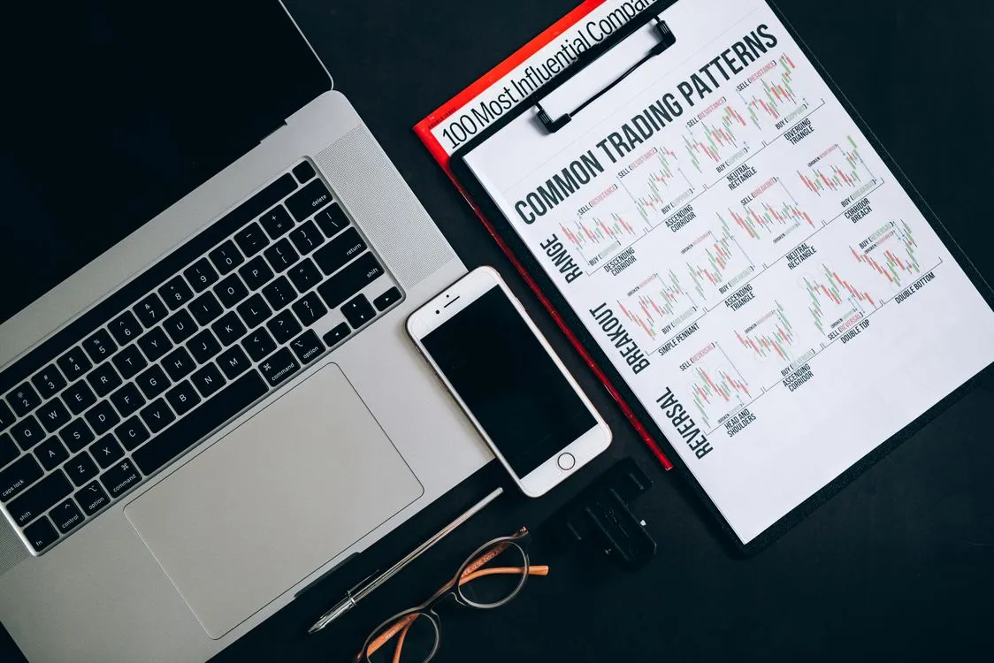 Cost ranges for naming consultants across three experience tiers